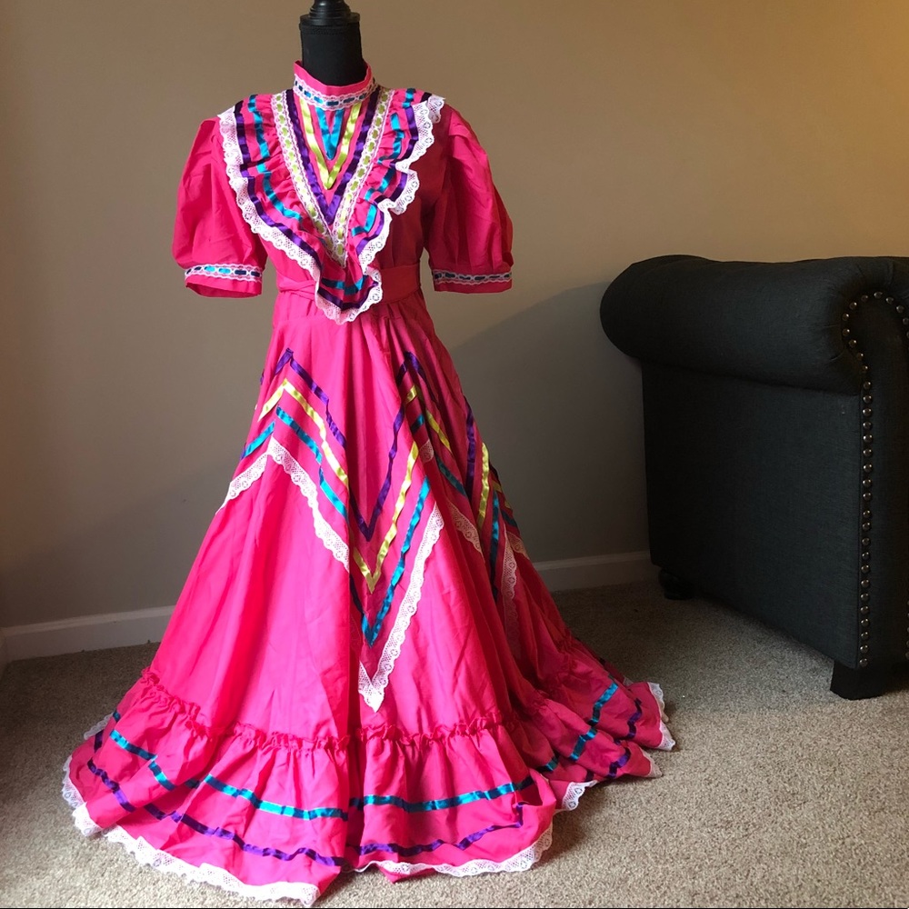 Folkloric dress